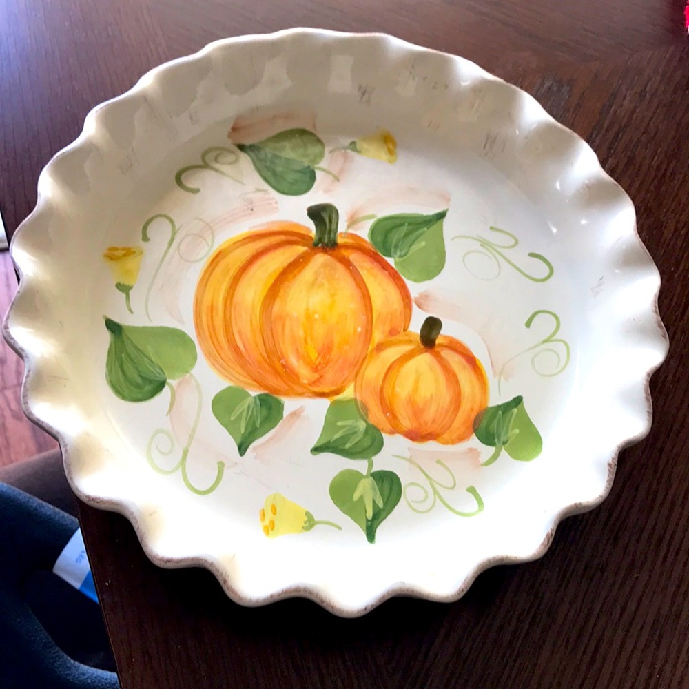 Pie plate with pumpkin motif